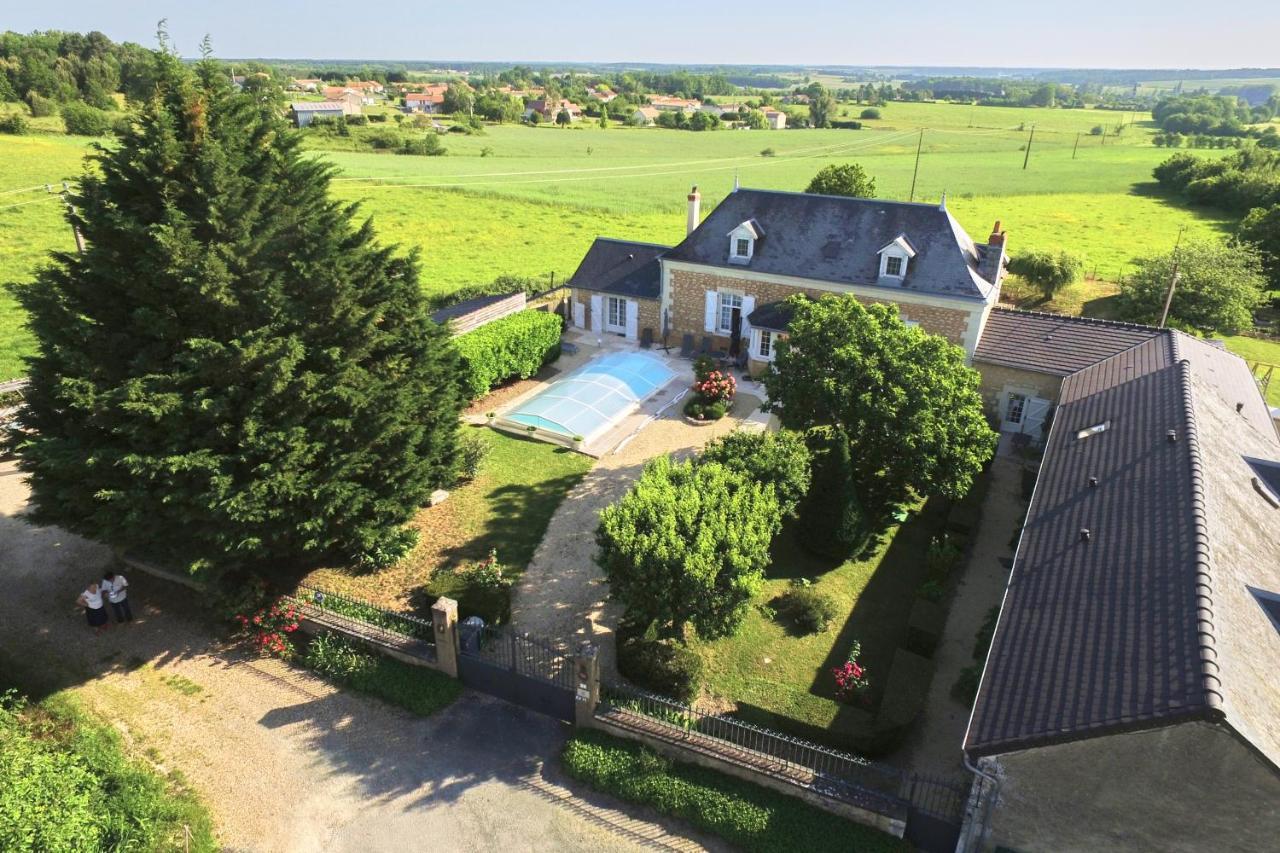 La Costonnerie Bed & Breakfast Leigne-sur-Usseau Exterior photo